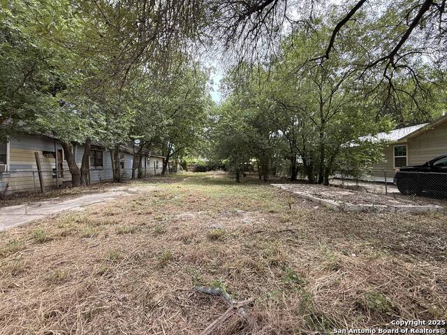 2807 Roselawn Property Photo 2