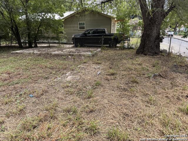 2807 Roselawn Property Photo 3