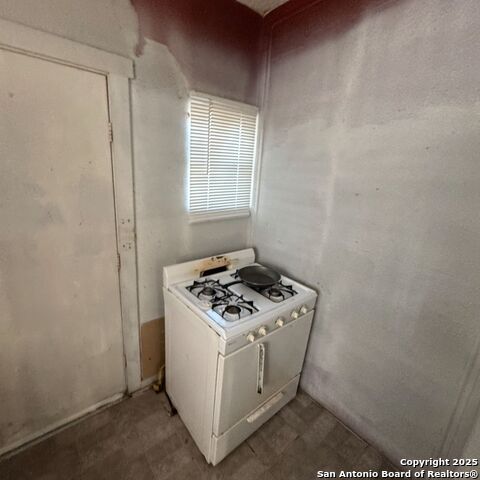 135 Roberts Property Photo 9