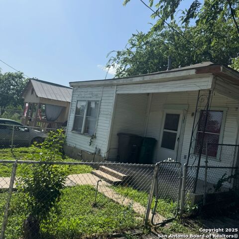 135 Roberts Property Photo 10