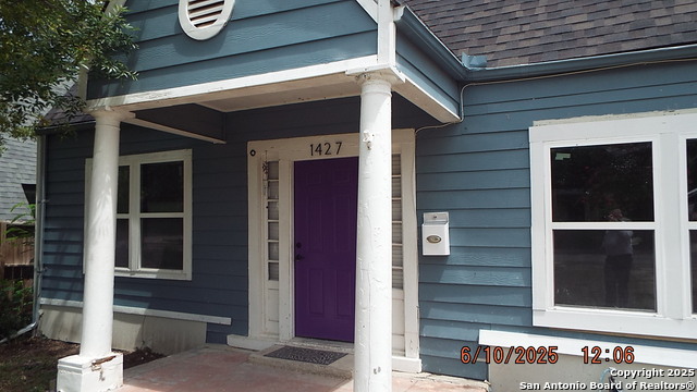 1427 Schley Ave Property Photo 1