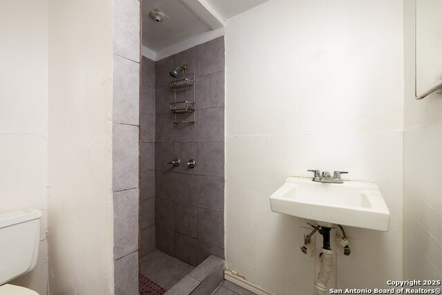 413 N 12th St Property Photo 23