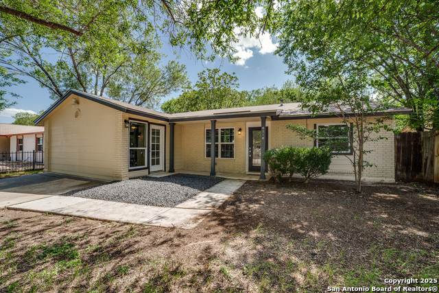 8218 Meadow Swan Property Photo 1