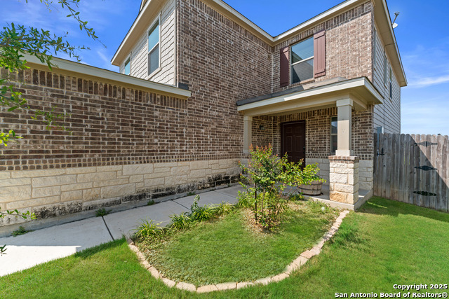 583 Pebble Bend Property Photo 3