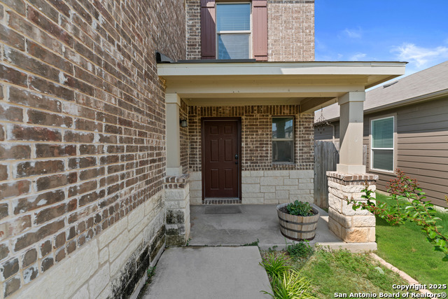 583 Pebble Bend Property Photo 4