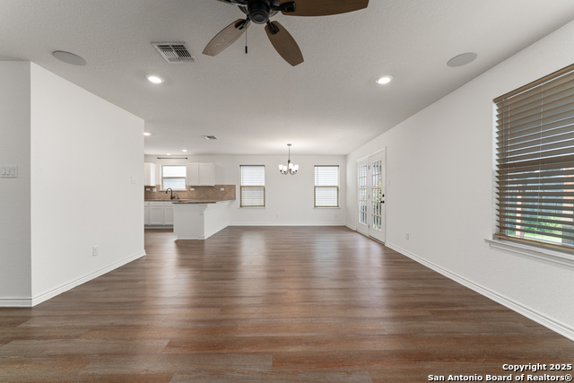 583 Pebble Bend Property Photo 5
