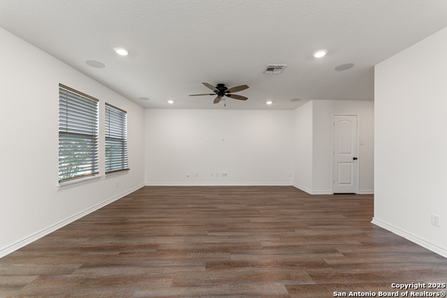 583 Pebble Bend Property Photo 9