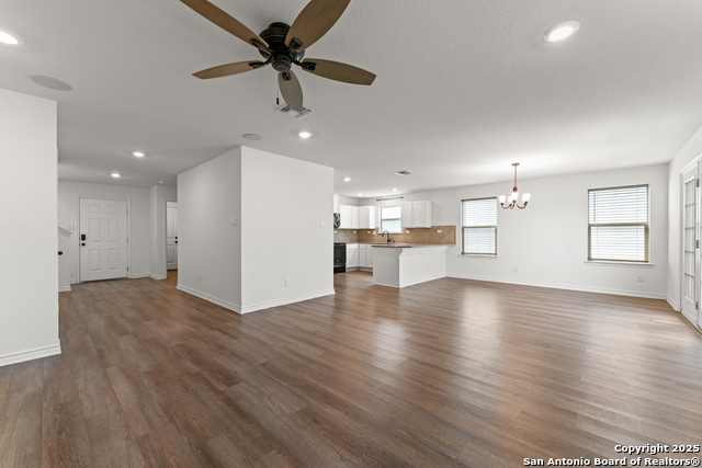 583 Pebble Bend Property Photo 10