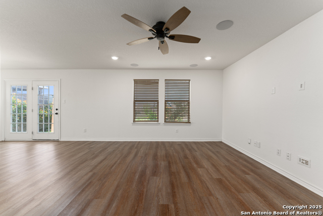 583 Pebble Bend Property Photo 11