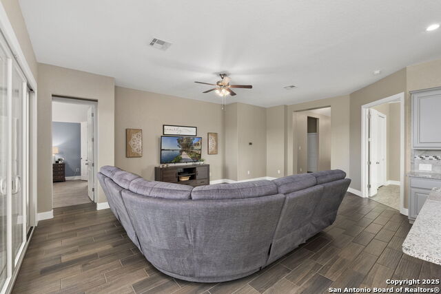 5034 Winkler Trl Property Photo 9