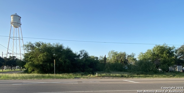 102 E Leona Property Photo 3
