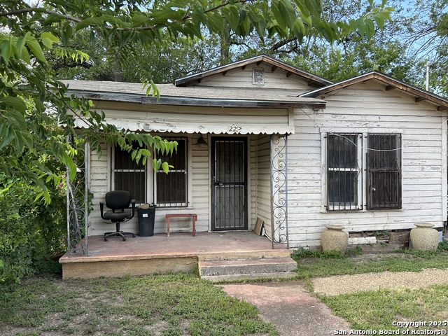 227 Noria St Property Photo 1