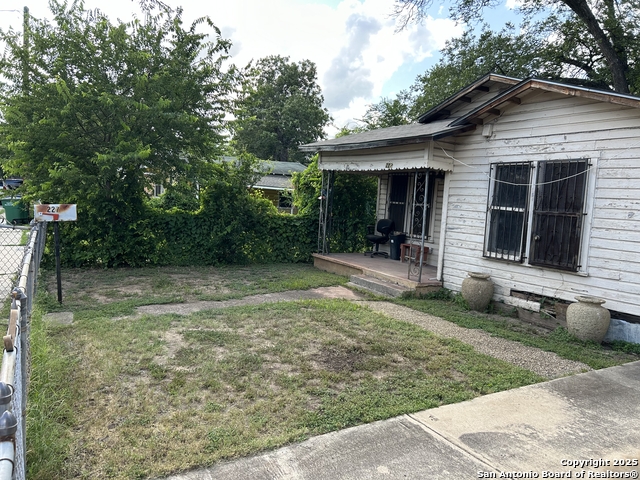 227 Noria St Property Photo 2