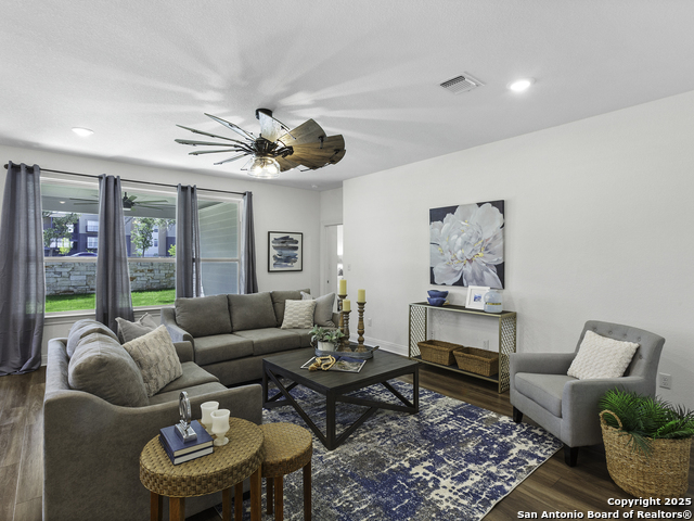 125 Slenderleaf Property Photo 2