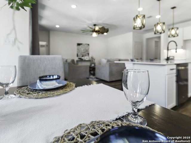 125 Slenderleaf Property Photo 4