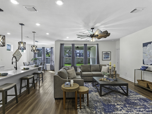 125 Slenderleaf Property Photo 5