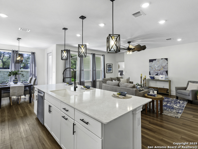 125 Slenderleaf Property Photo 6