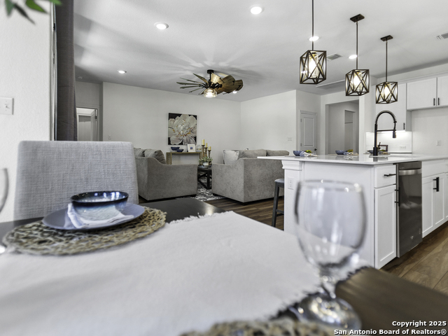 125 Slenderleaf Property Photo 13