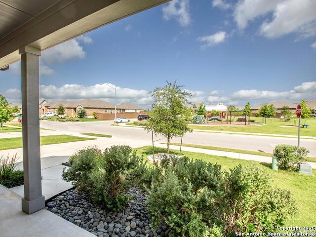 125 Slenderleaf Property Photo 14