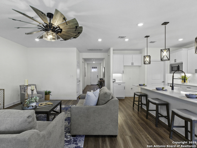 125 Slenderleaf Property Photo 15