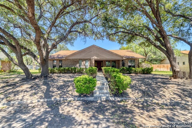 100 E Bluebonnet Property Photo 1