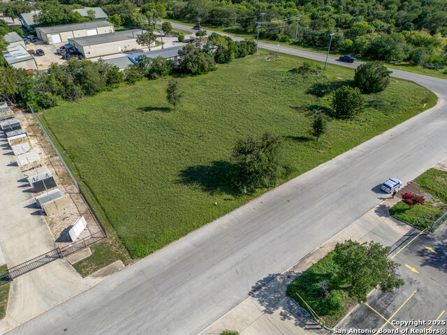 100 Nell Deane Property Photo 2