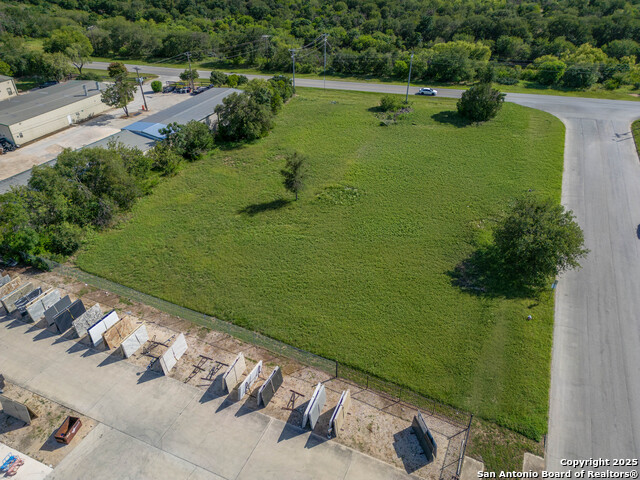 100 Nell Deane Property Photo 3