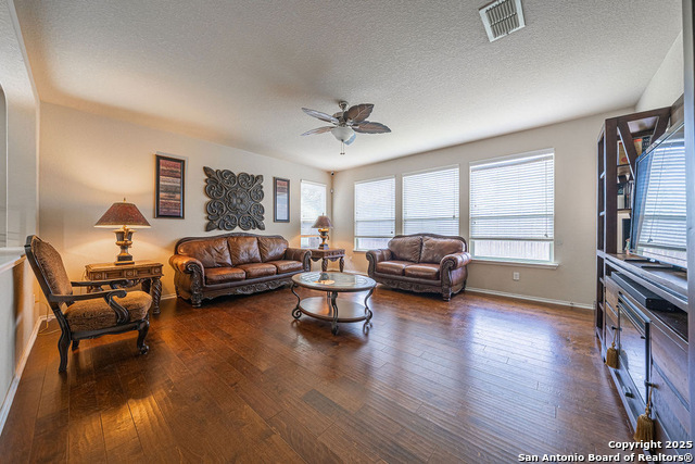 5902 Akin Pl Property Photo 4