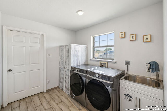 2355 Stuart Rd Property Photo 3