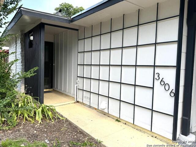 3606 Versailles Property Photo 2