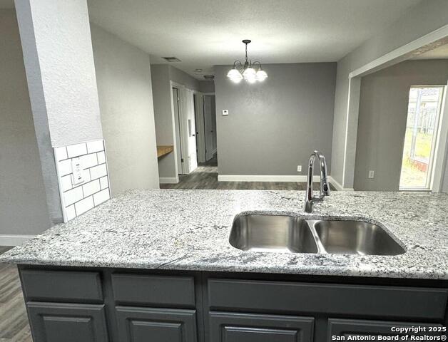 3606 Versailles Property Photo 8
