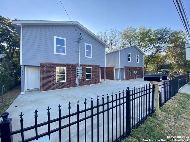 1632 S Hamilton Property Photo 3