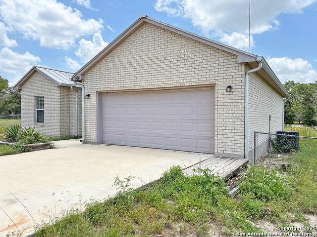 168 Great Oaks Blvd Property Photo 3