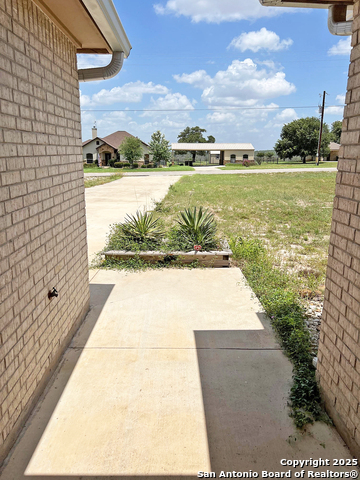 168 Great Oaks Blvd Property Photo 5