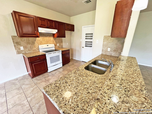 168 Great Oaks Blvd Property Photo 9