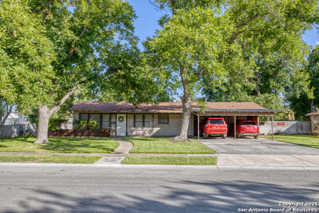 827 E Nopal Property Photo 1