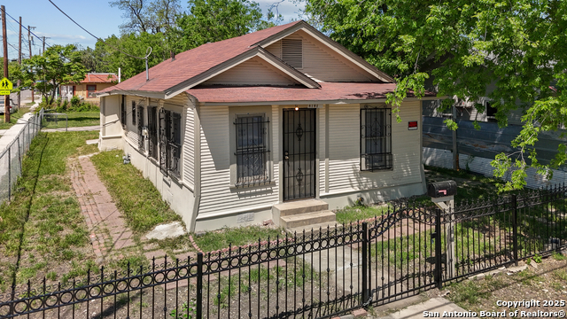 2121 San Fernando Property Photo 1