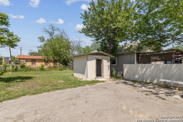 2121 San Fernando Property Photo 9