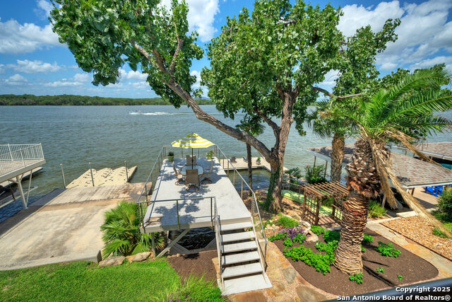 204 N Waterway Dr Property Photo 3