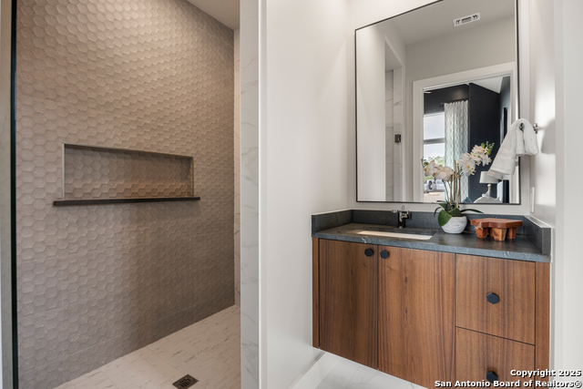 201 Easy Money Property Photo 30