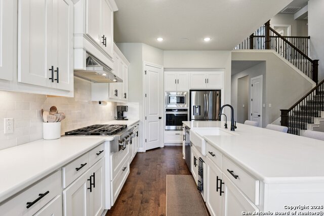 22810 Avon Property Photo 27