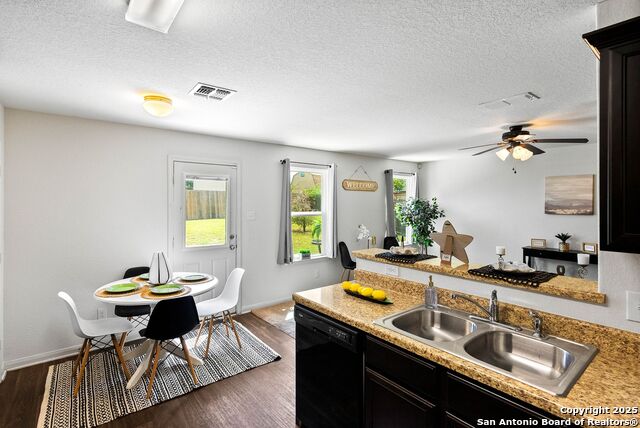3827 Southton View Property Photo 8