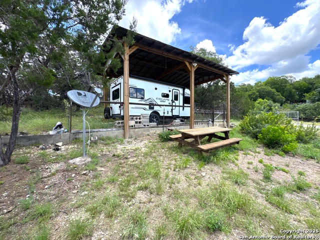789 Rambling Property Photo 4