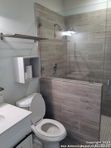 908 Camaron St Property Photo 5