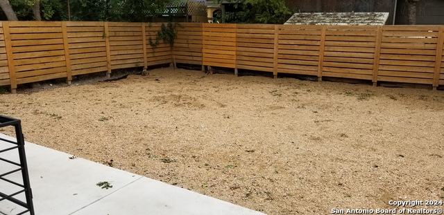 908 Camaron St Property Photo 11