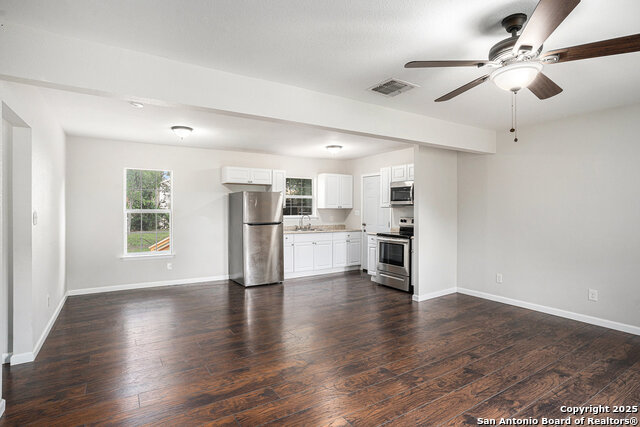 305 Kneupper Property Photo 4