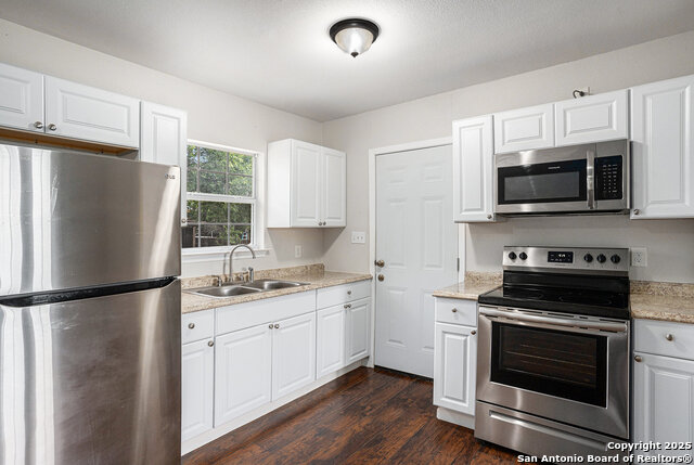 305 Kneupper Property Photo 5