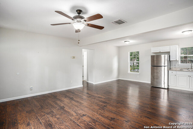 305 Kneupper Property Photo 12
