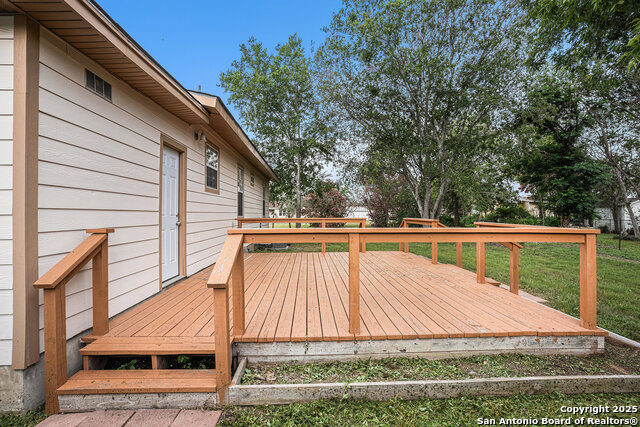 305 Kneupper Property Photo 23