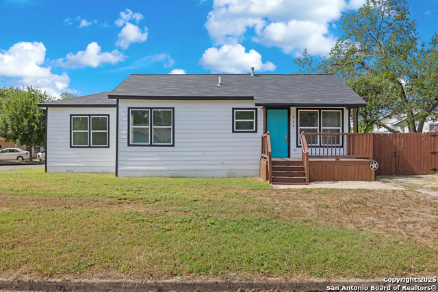322 Glamis Ave Property Photo 1